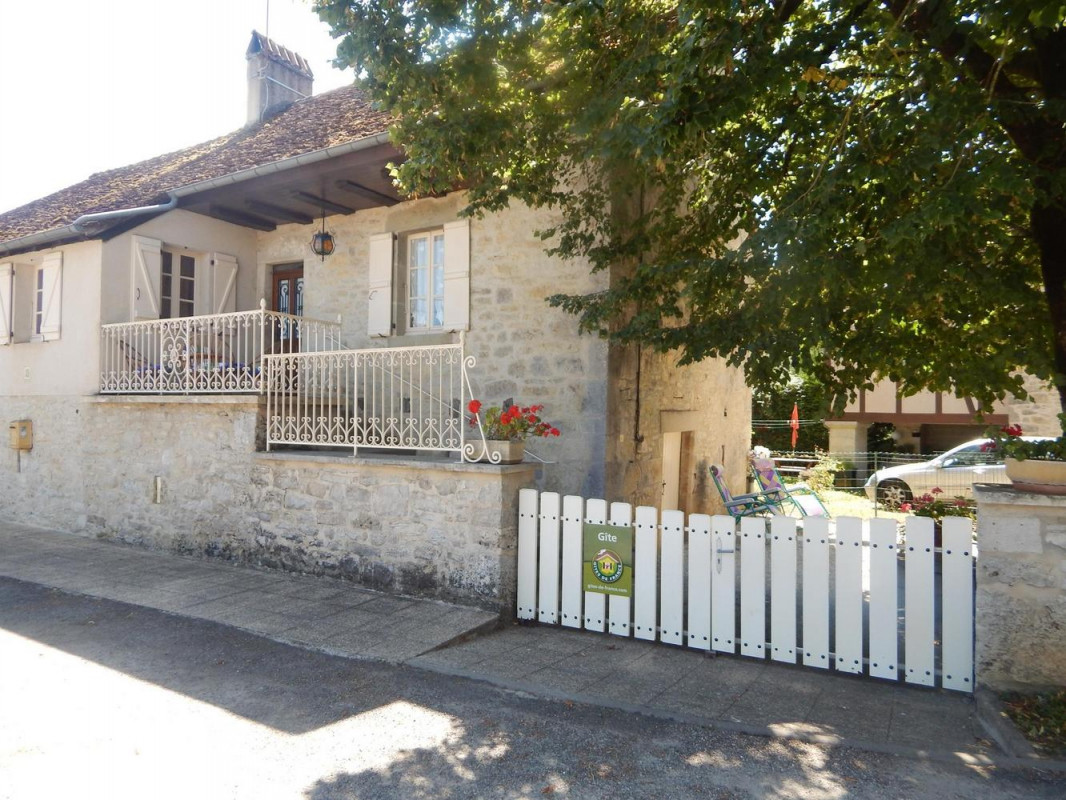 photo 0