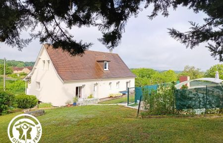 G&icirc;te n&deg;46G13257 Payrac - Lot - le plein pied  c&ocirc;t&eacute; piscine 