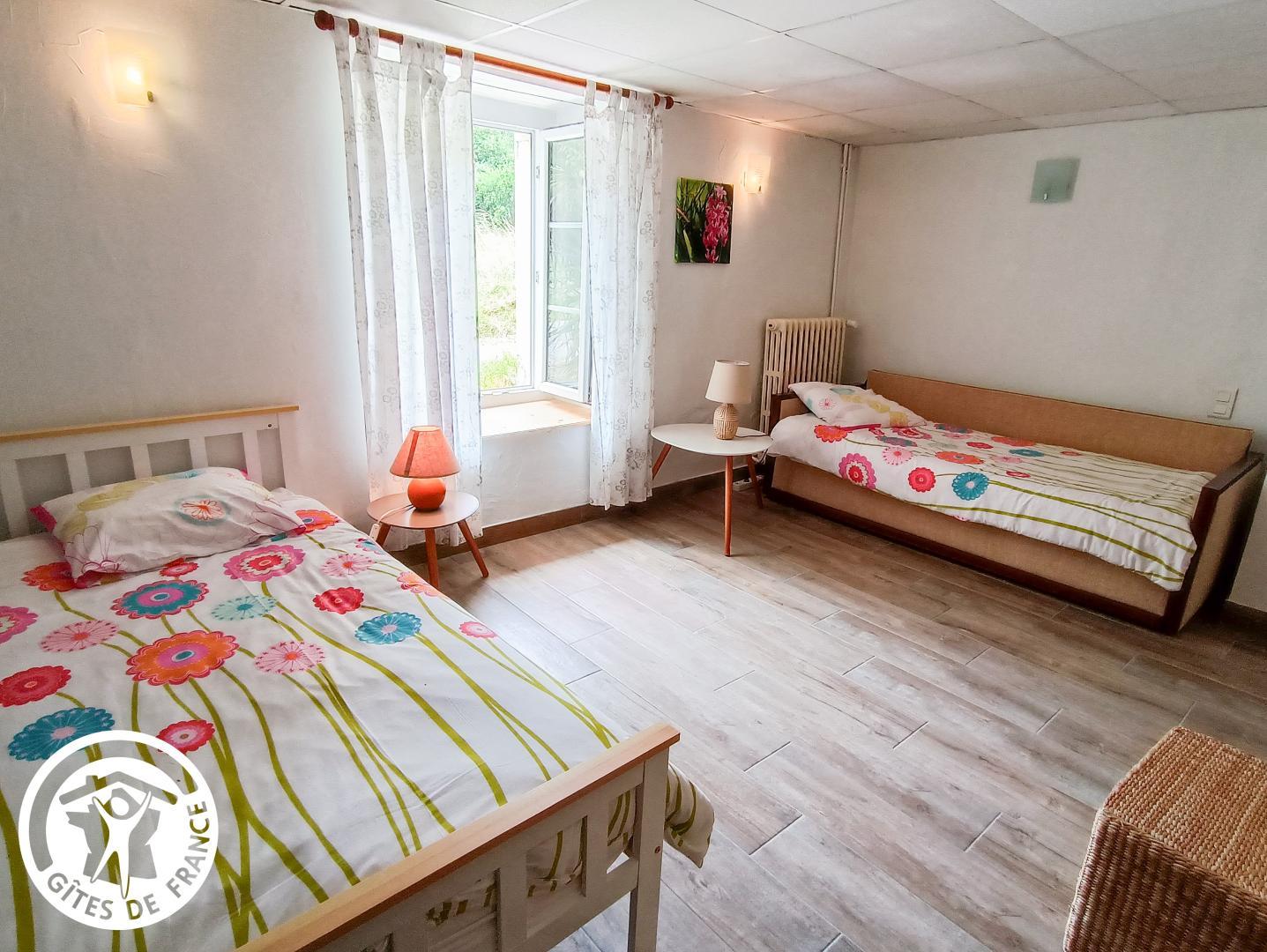 SUITE Chambre 1 pour 2 a 3 personnes lits en 0.90 photo 4