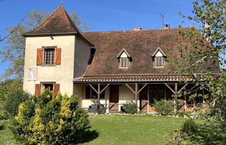 La façade de la maison Gîte n°46G13142 Calvignac - Lot - La façade de la maison