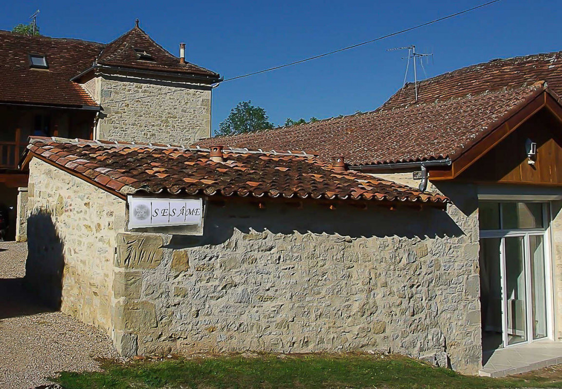photo 0