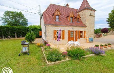 G&icirc;te n&deg;46G12606 Caniac-du-Causse - Lot - Maison de charme et de caract&egrave;re, traditionnelle en pierres avec son pigeonnier. Signature du patrimoine du Parc R&eacute;gional des Causses du Quercy
