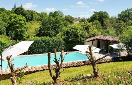 G&icirc;te n&deg;46G12602 Pern - Lot - photoEte